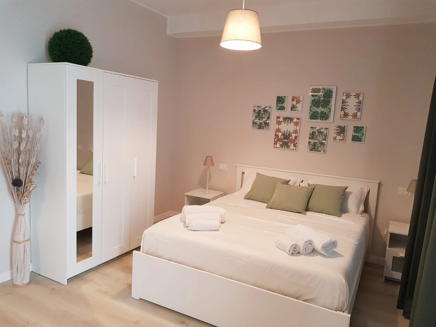 Una camera da letto a La Finestra Blu B&B